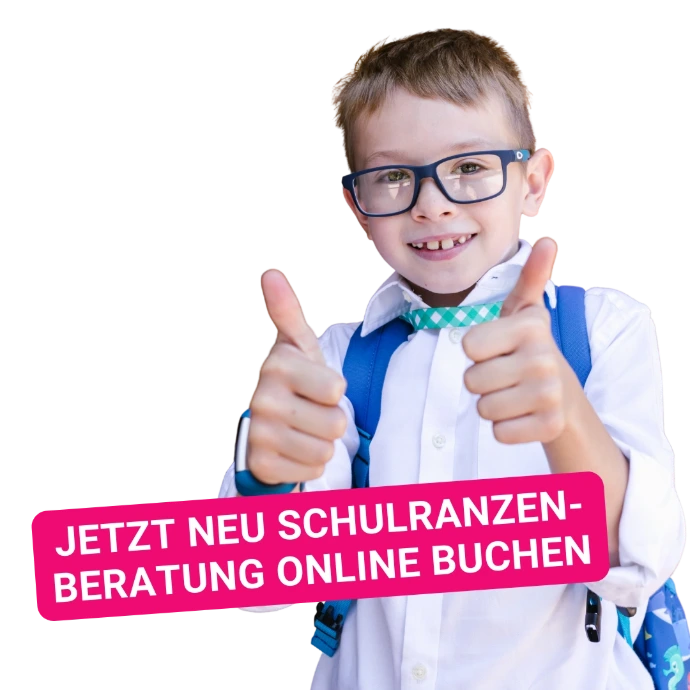 Junge zeigt Daumen hoch