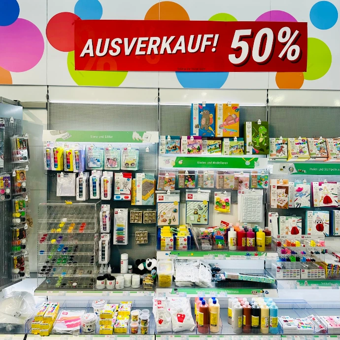 Bastelabteilung mit "Abverkauf bis zu 50%"